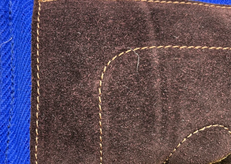 Poduszka-z-naszytą-skórą-28-x-15-cm-z-trzema-uchwytami-10.webp